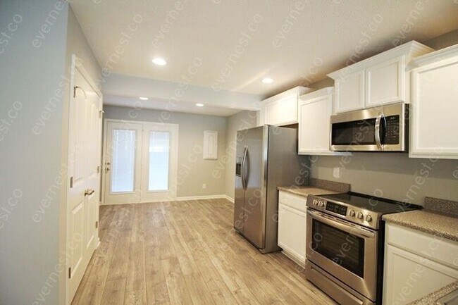 Building Photo - 1142 Tradition Trl