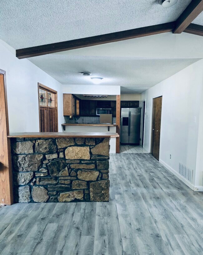 Building Photo - 3301 Bryn Mawr Cir