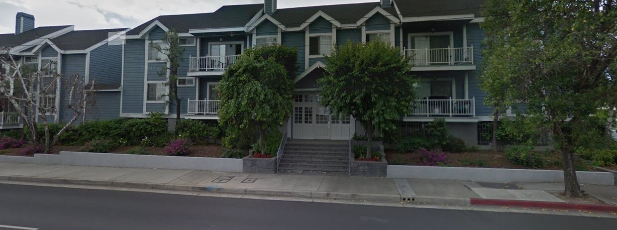 Foto principal - 17740 Burbank Blvd