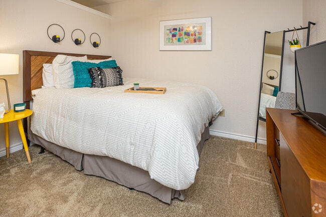 Studio, 1BA - 400SF - Brixen on Lake Ave