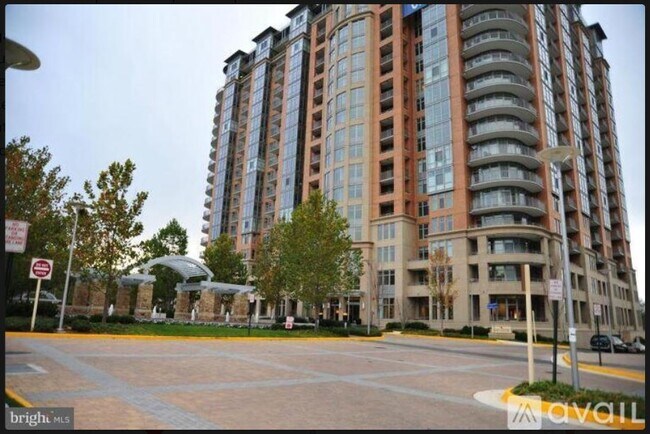 Foto del edificio - 8220 Crestwood Heights Dr