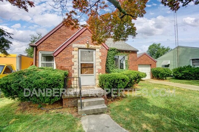 Building Photo - 347 Darrow Ave