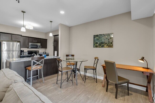 Building Photo - Furnished 2-Bedroom, 2-Bath Apartment near UB North