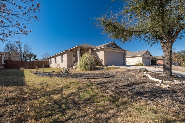 Building Photo - Lovely & Convenient 3 Bedroom, 2 Bath Home...