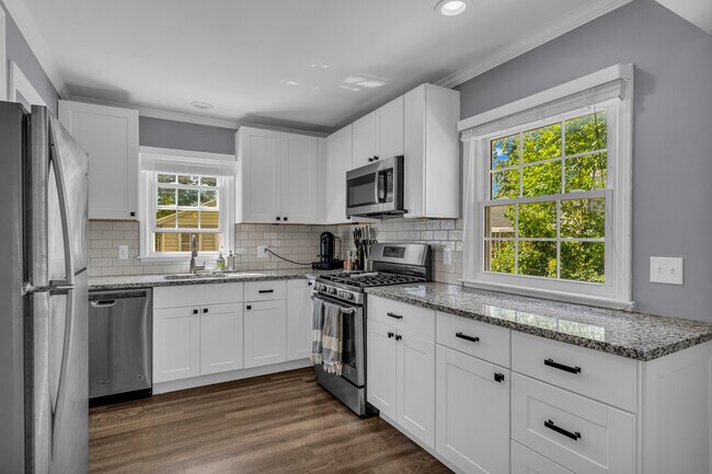 Foto del edificio - 3711 Normandy Rd