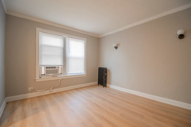 Foto del edificio - 1414 W Pratt Blvd