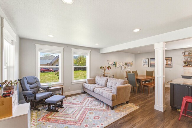 Foto del edificio - Bright & Spacious 4-Bedroom Haven Just Minutes from Leavenworth Village