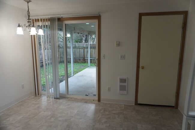 Building Photo - Well Maintained Single Level Home for Lease in Kelso