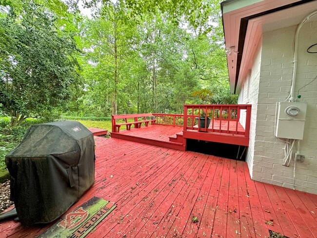 Building Photo - Super Cute Cottage 1 mile from Toomers Corner