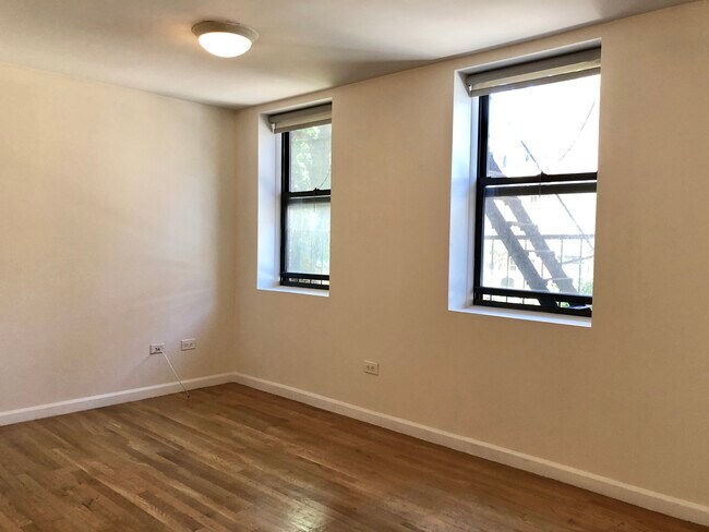 Building Photo - 273 Mott St