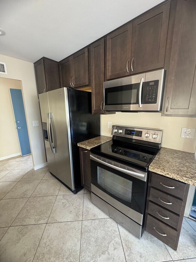 Foto del edificio - Included Solar!! Beautiful 3 Bed, 2 Bath House with two backyards in Award Winning Poway School D...
