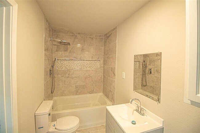 Building Photo - 2072 Fm