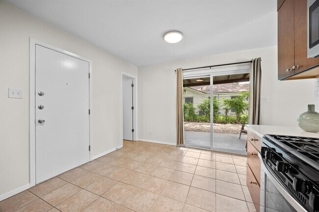 Foto del edificio - 8600 Hathaway Dr