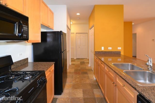 Foto del edificio - 1555 W School St