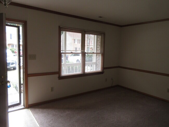 Building Photo - York Crossing Town Houses