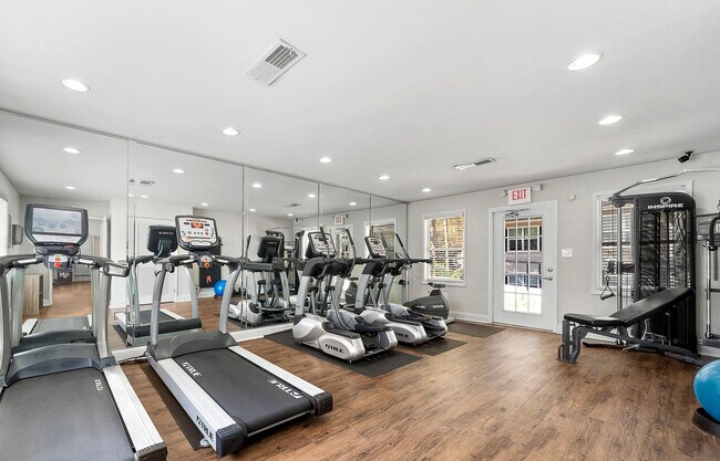 Foto del edificio - The Greens at Cascade Apartment Homes