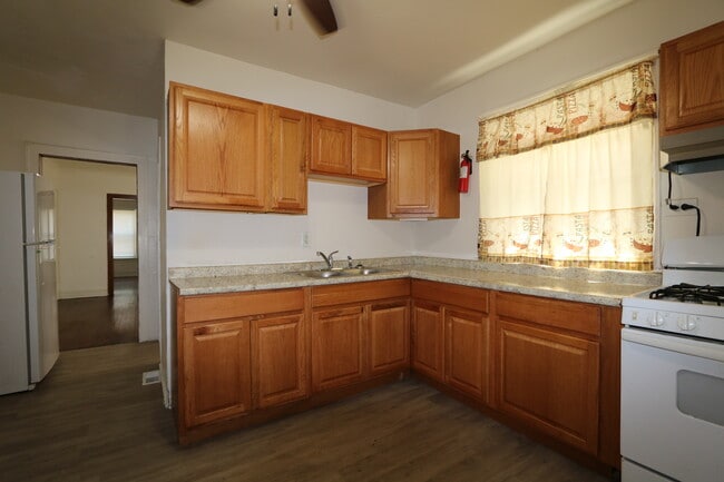 Building Photo - 12036 S Perry Ave