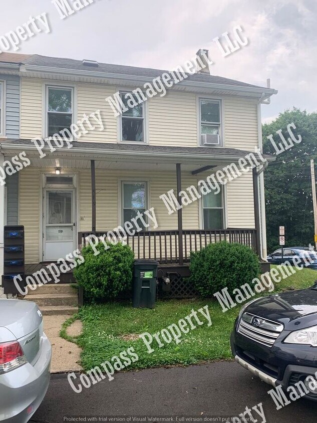 119 S Gay St Unit Apt D, Parkesburg, PA 19365 Room for Rent in