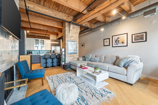 Building Photo - 375 W Erie St