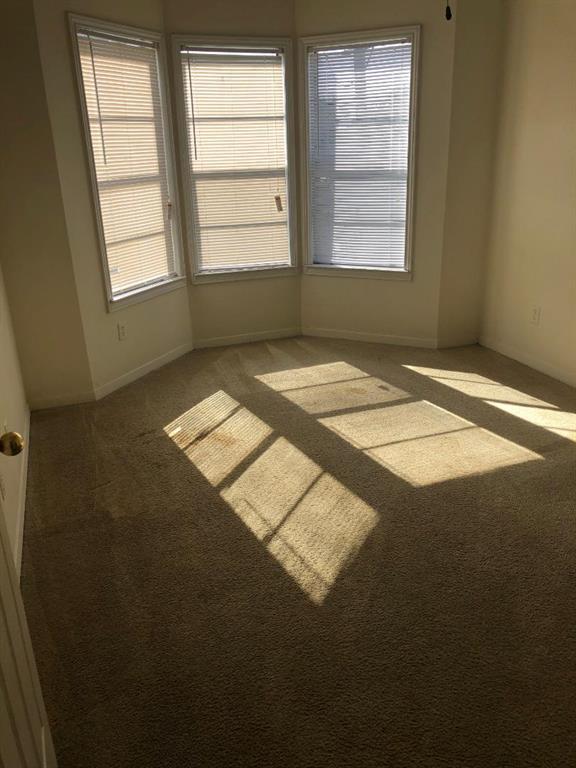 Building Photo - 915 W 23rd St