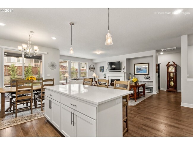 Building Photo - Stunning 3BD Home in Ridgefield!  Gourmet ...