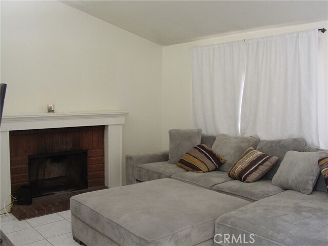 Building Photo - 7425 Oleander Ave