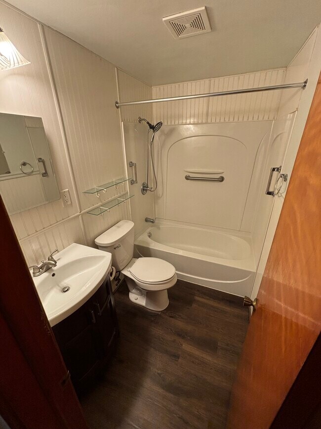 Building Photo - 1516 E Pauline St