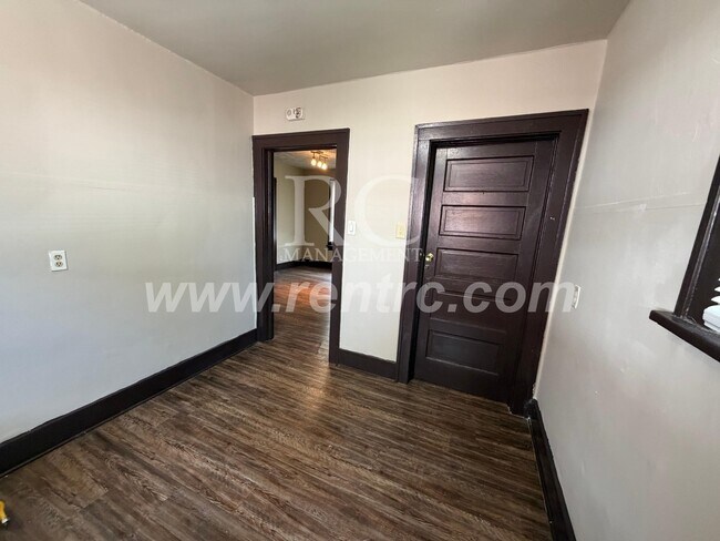 Foto del edificio - 1220 Harmon-