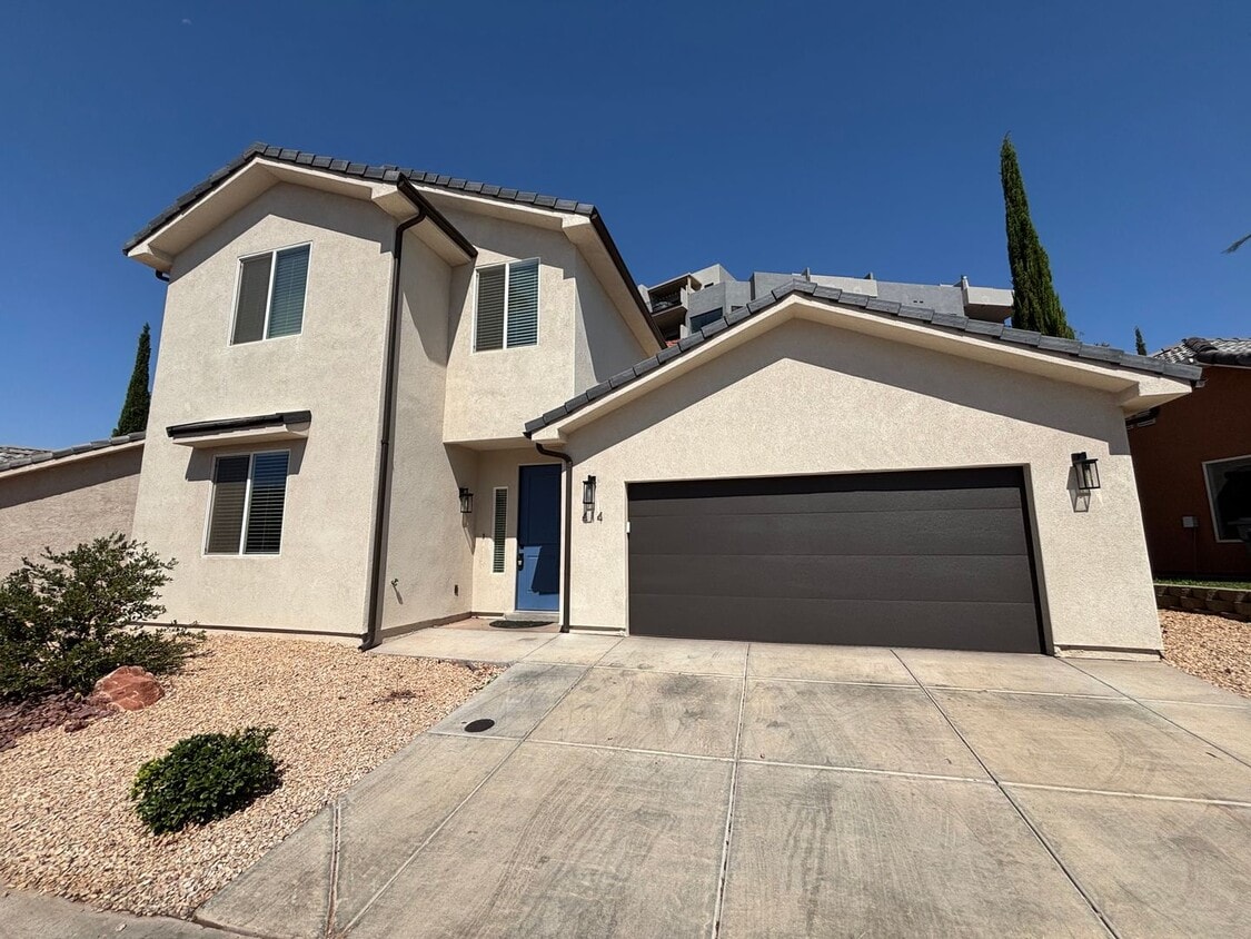 Primary Photo - SPACIOUS HOME FOR RENT!