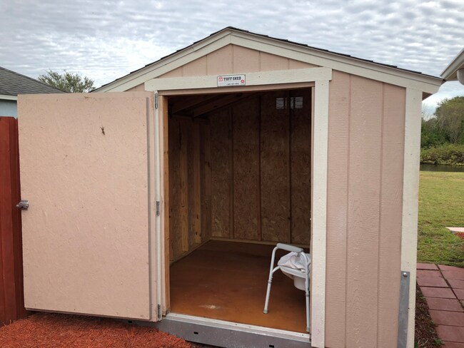 Building Photo - Affordable 3/2 with beautiful  Pond view