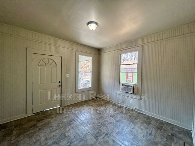 Foto del edificio - 2544 Dupont St