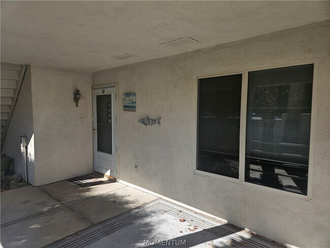 Building Photo - 1800 Club House Dr