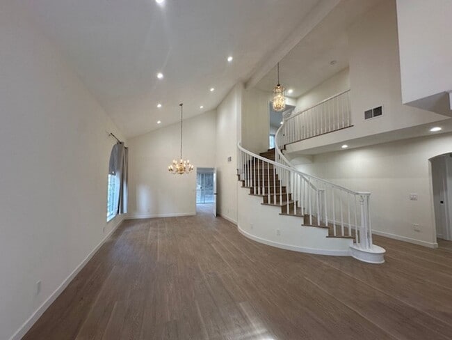 Building Photo - Stunning gated executive home completely redone