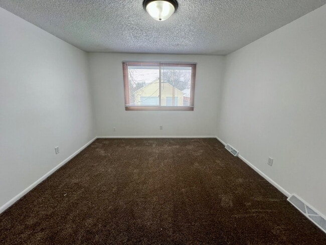 Building Photo - Affordable Two Bedroom Available with Short Term Lease Now Ready!
