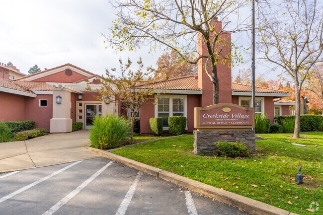 Oficina de arrendamiento - Creekside Village Senior Apartments