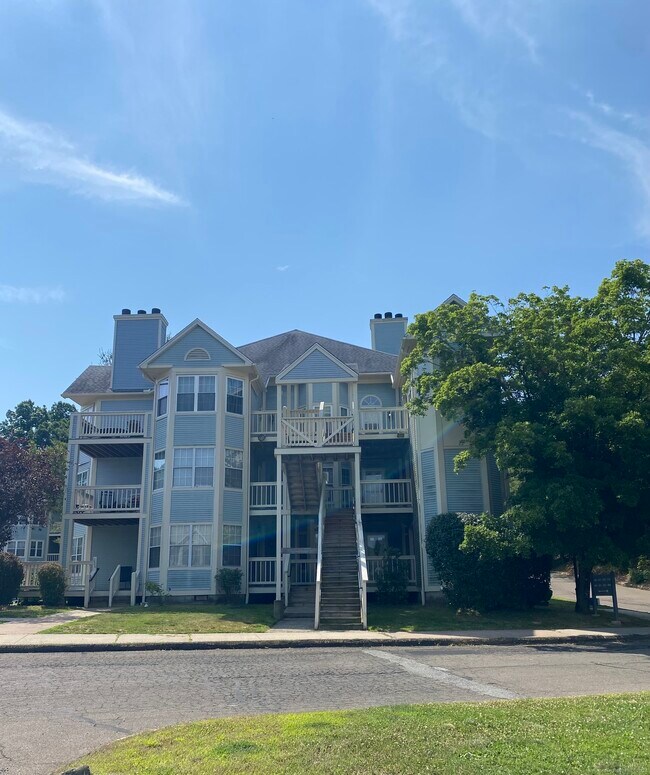 Building Photo - 75 Redwood Dr