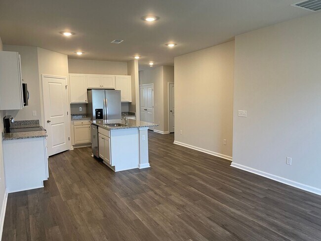Building Photo - 3600 Whaley Wy