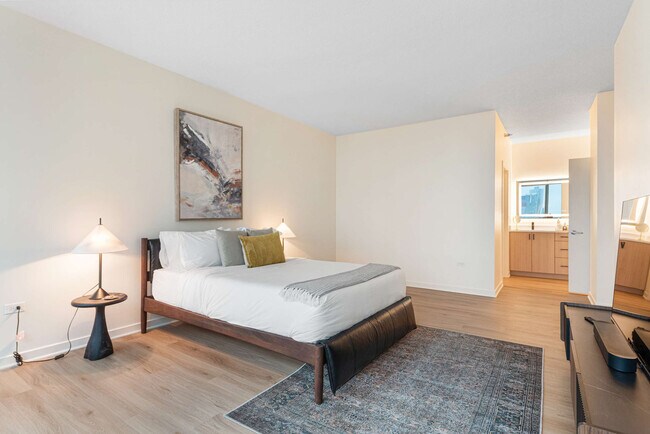 Building Photo - 365 N Halsted St