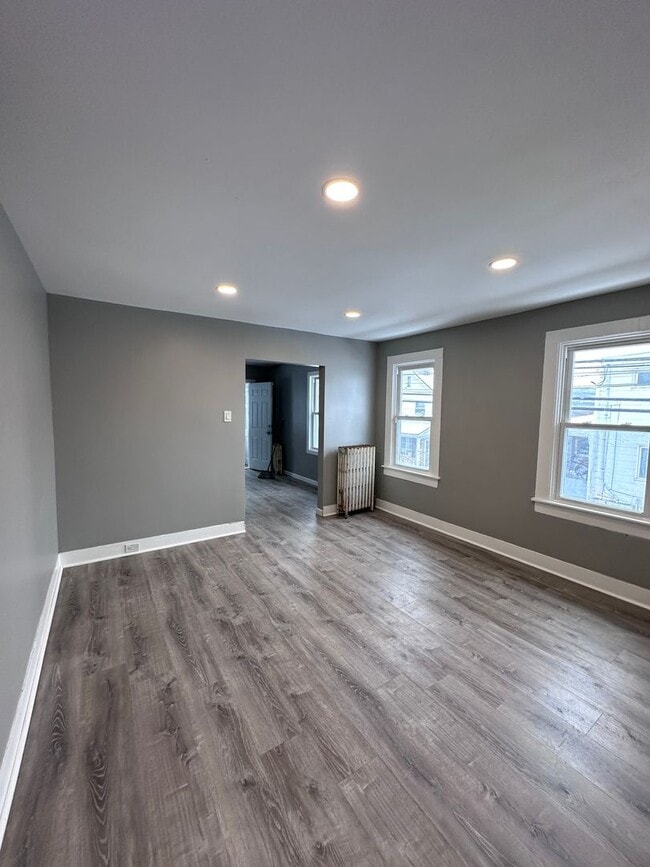 Building Photo - 408 New Grove St