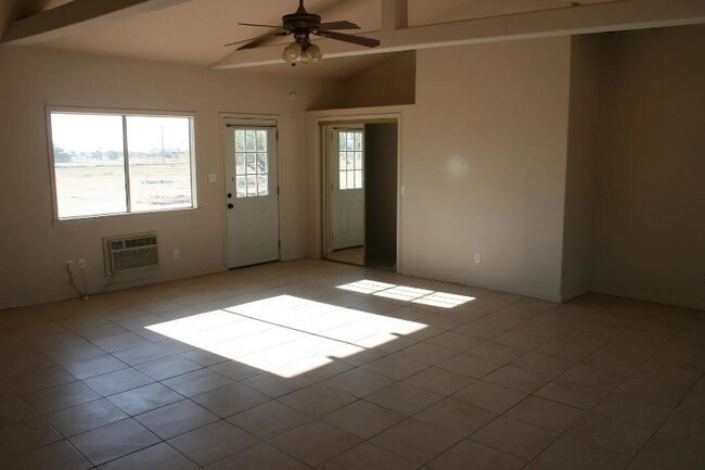 Building Photo - 21049 Ocotillo Way