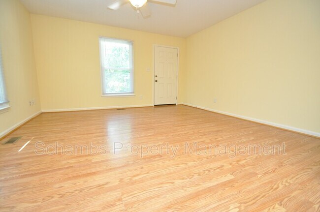 Foto del edificio - 6104 Deerwood Pl