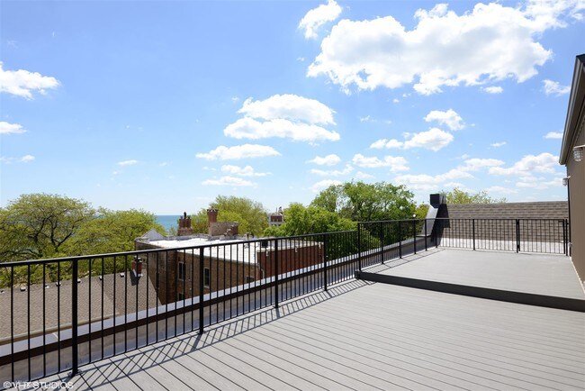 Building Photo - 493 Sheridan Rd