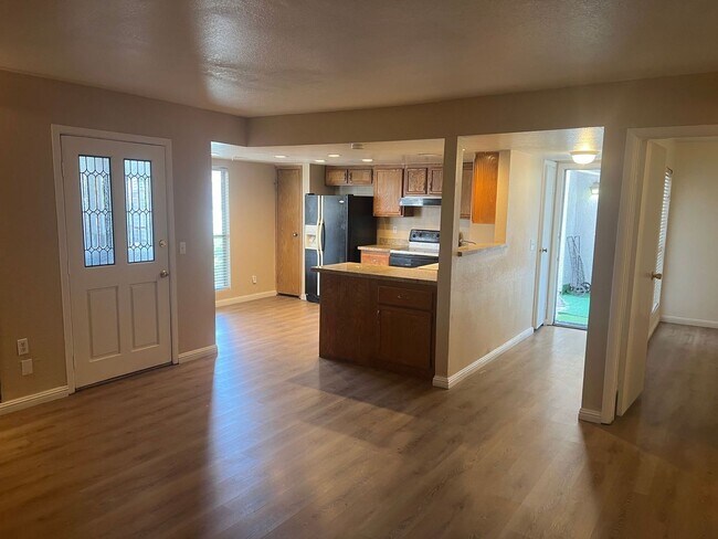 Building Photo - 2 BED 2 BATH CONDO MOVE IN READY!!