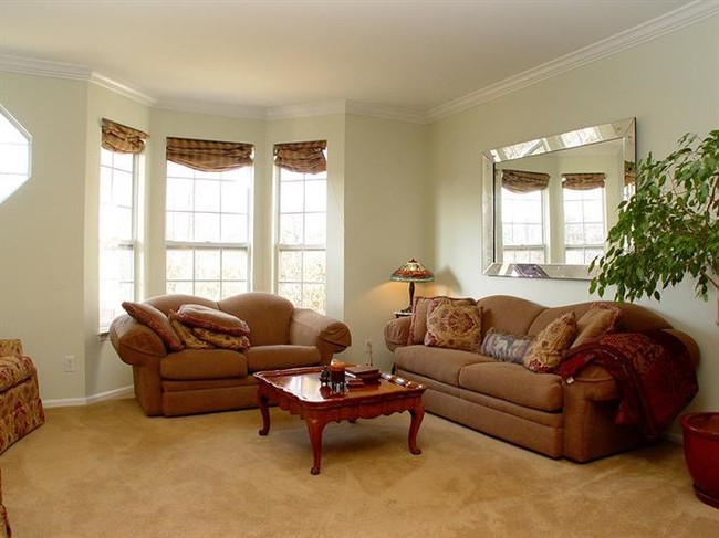 Building Photo - 8 Chesterfield Ct