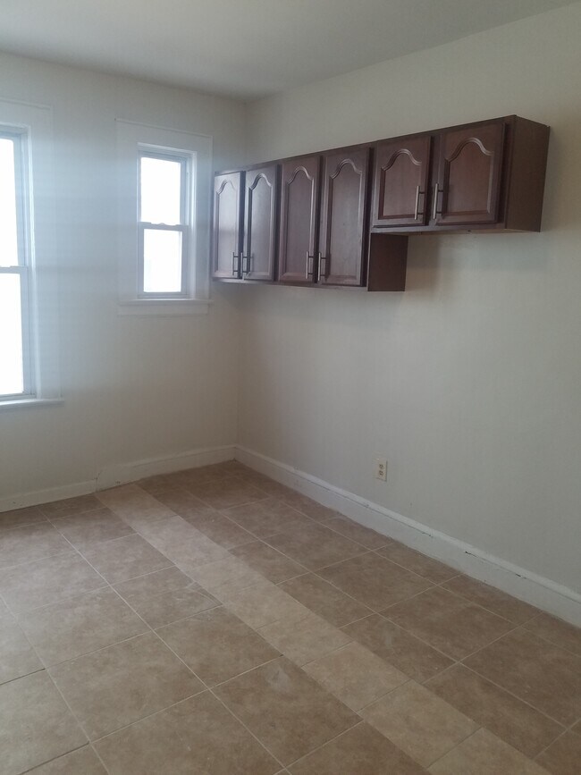 Kitchen - 1568 Leslie St