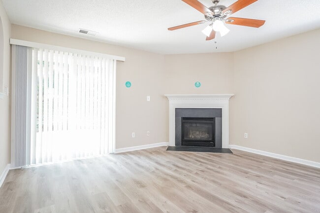 Building Photo - 70 Brookhaven Dr