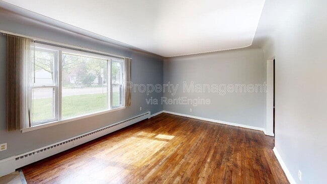 Building Photo - 3729-3731 Oakland Dr