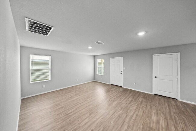Foto del edificio - Welcome to Your New Home! Enjoy Free Rent!...