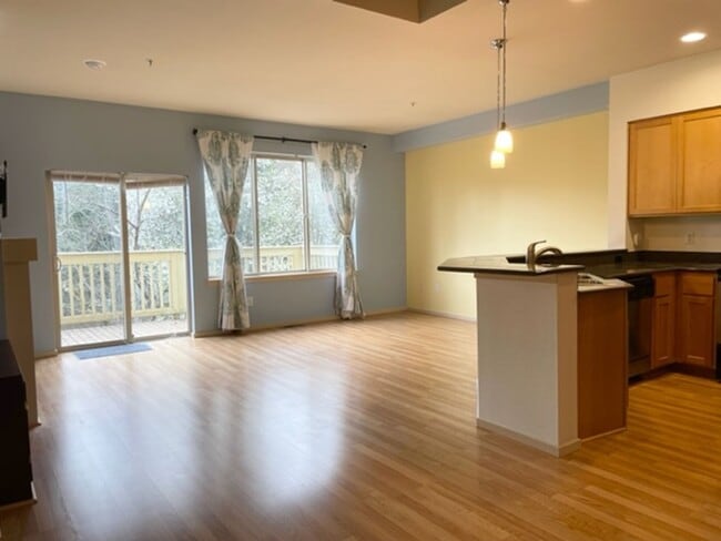 Building Photo - Beautiful 3 Bed 2.5 Bath Townhome in Talus, Issaquah