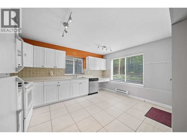 Photo du bâtiment - 2065 Turnberry Ln